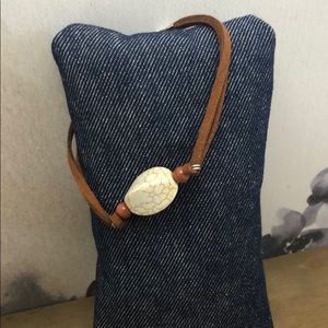 Howlite/sand stone bracelet